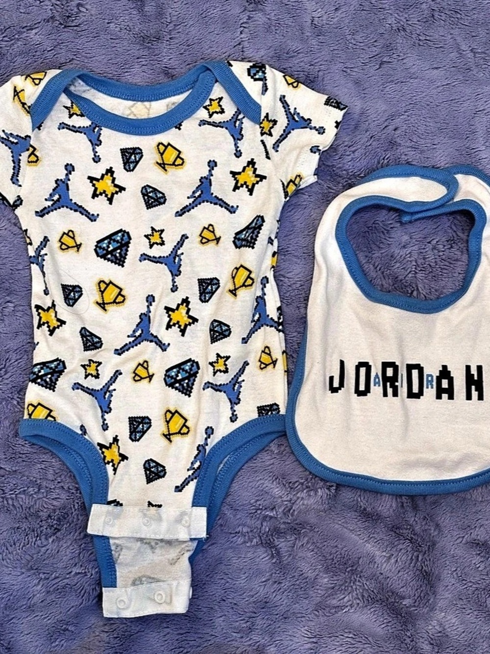 Jordan Baby Bodysuit & Bib Set White Blue Size 0-6M